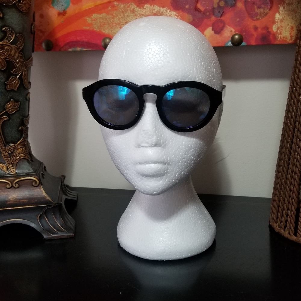 DIFF Eyewear Black Polarized Sunglasses.